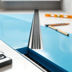 Kiedy montować odpływ liniowy, a kiedy wykonać hydroizolację w łazience, by uniknąć błędów i przecieków