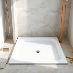 Czy najpierw montować brodzik czy płytki: praktyczne wskazówki i najczęstsze błędy przy planowaniu łazienki