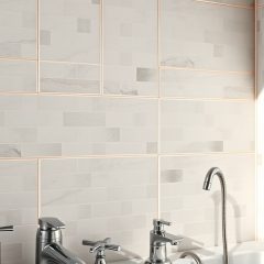 Czy najpierw fugować czy montować armaturę w łazience – jak ułożyć kolejność prac, by uniknąć uszkodzeń i zapewnić szczelność